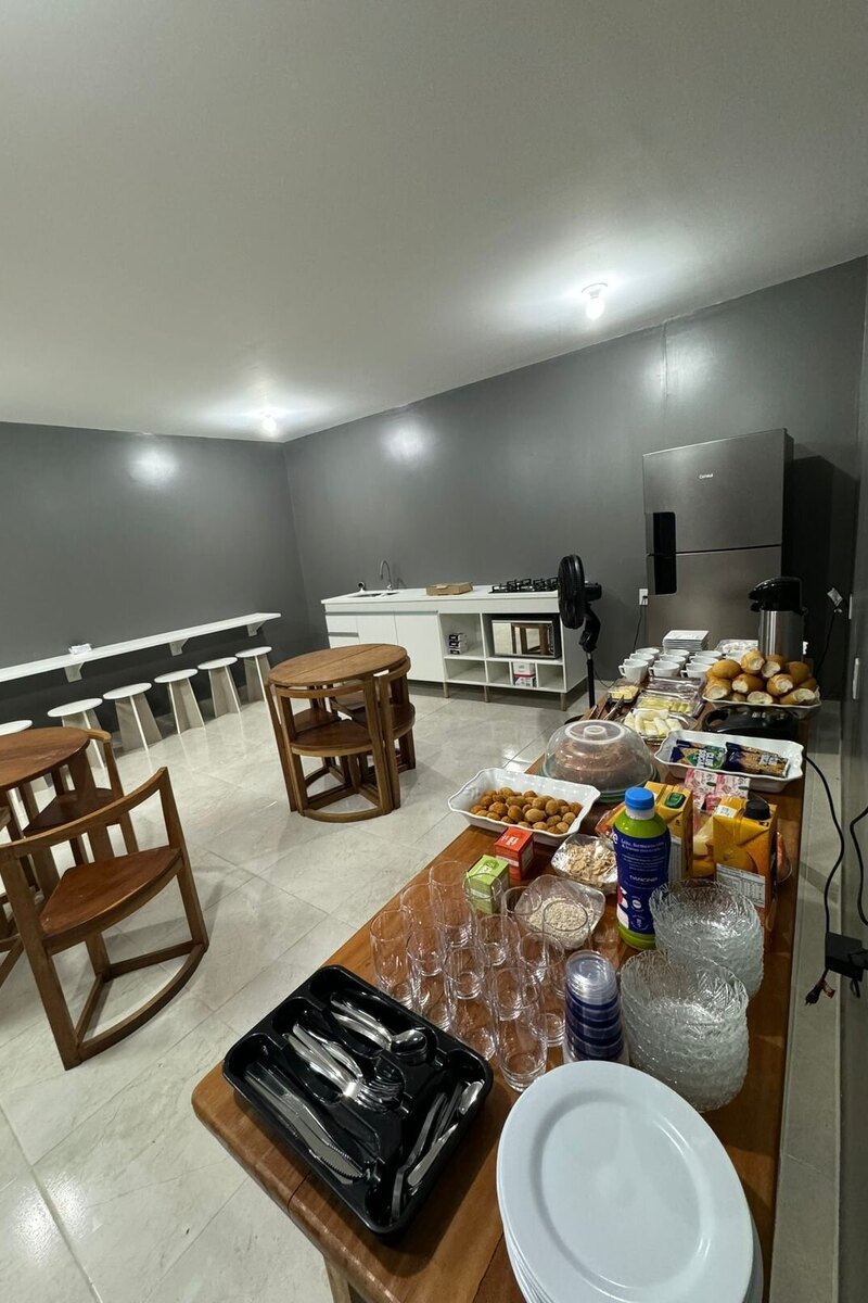 Buffet do café da manhã servido no salão