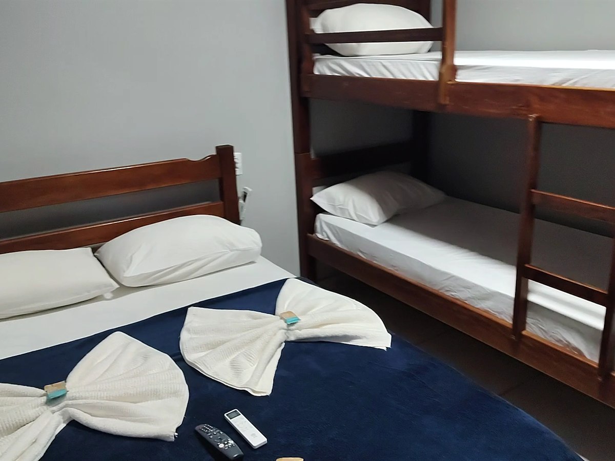 Quarto Standard com cama de casal e beliche